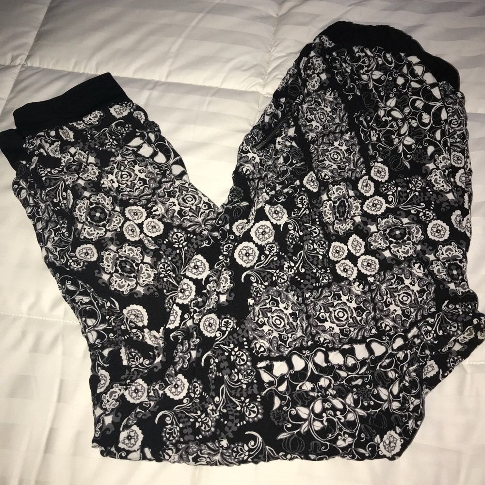 Patterned joggers